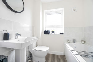 Family bathroom- click for photo gallery